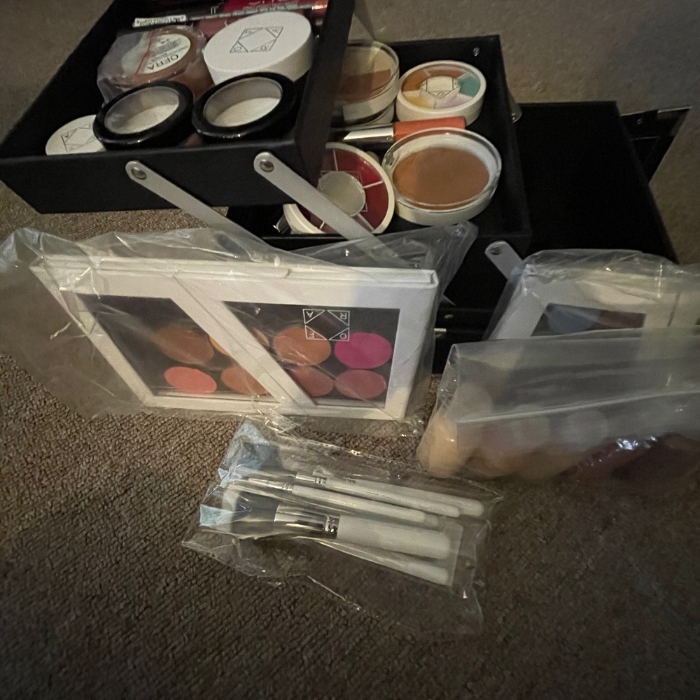 Ofra Professional Makeup